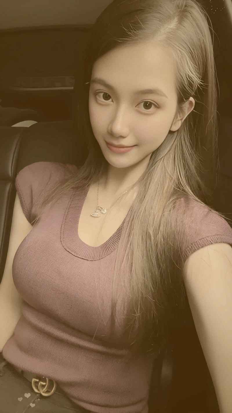 樱花视频青春校园纯爱番剧中常见的樱花树下的校园场景，阳光透过花瓣洒在石板路上