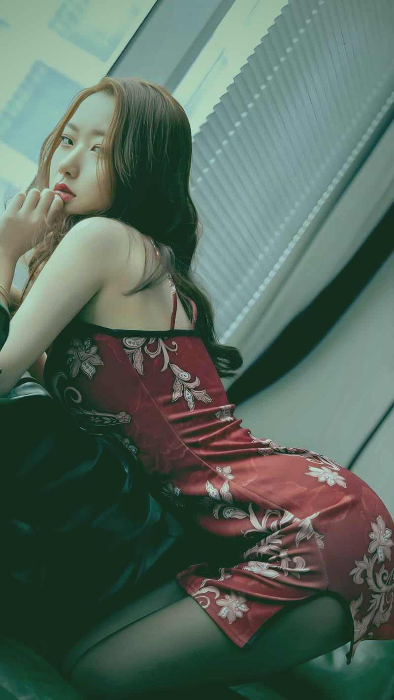 象征奖项与荣誉的动画奖杯与胶片交织的特写画面