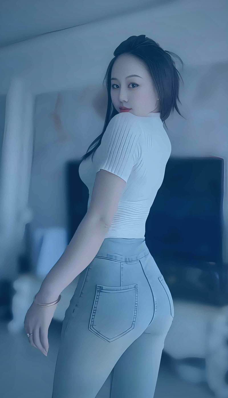 弹幕飘过番剧画面的场景截图，展示热梗密集刷屏的视觉效果